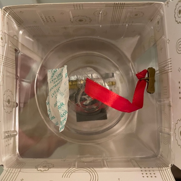 FAO Schwarz New York Cloche Christmas Ornament - Glass Enclosed Scene - Picture 16 of 16